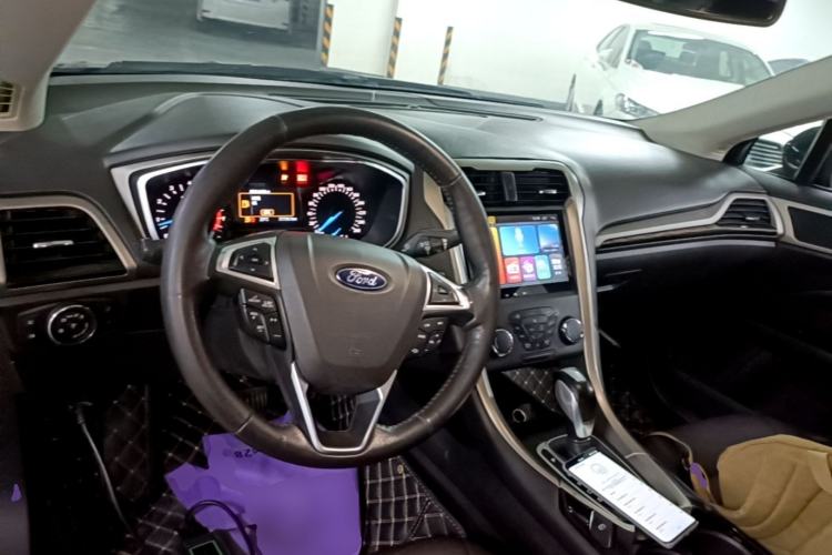 Used Ford Mondeo 2013 2.0L GTDi 200 Fashion Edition Center Console