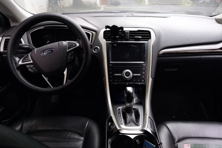 Used Ford Mondeo 2013 2.0L GTDi 200 Fashion Edition Center Console