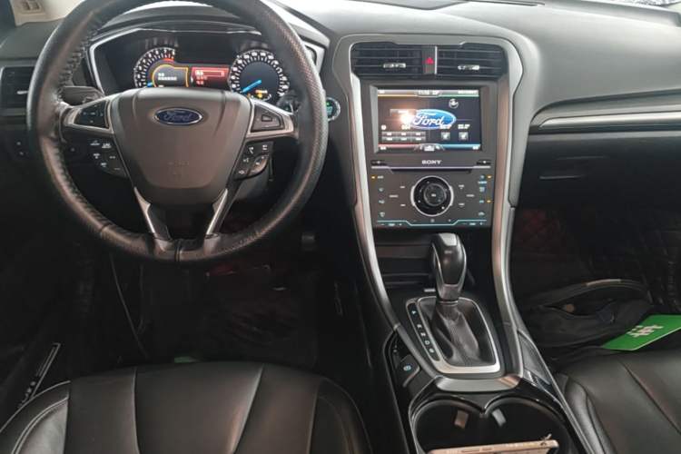 Used Ford Mondeo 2013 2.0L GTDi240 Luxury Sport Model Center Console