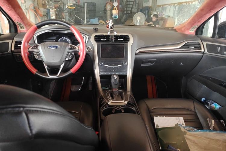 Used Ford Mondeo 2013 2.0L GTDi 200 Luxury Model Center Console