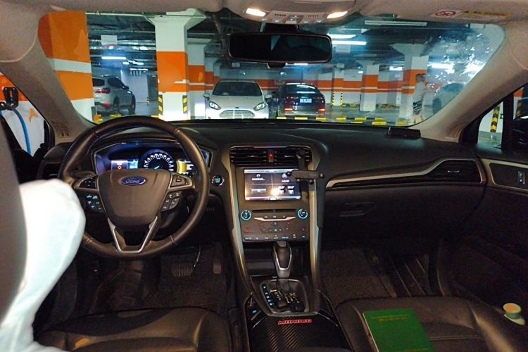 Used Ford Mondeo 2013 2.0L GTDi 200 Luxury Model Center Console