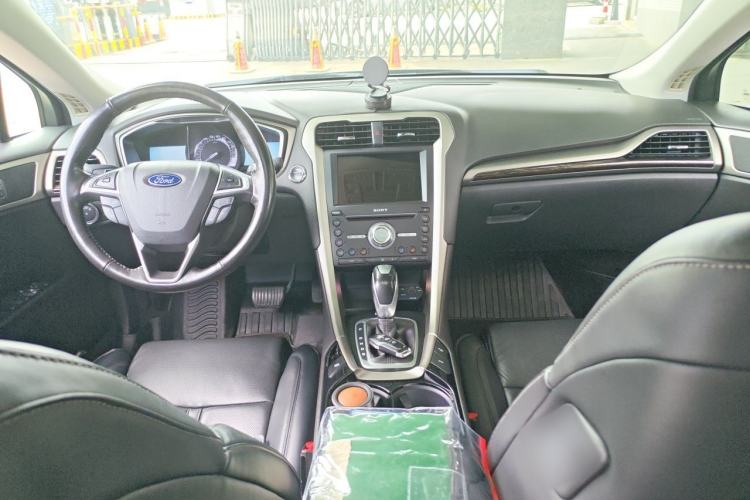 Used Ford Mondeo 2013 2.0L GTDi 200 Fashion Edition Center Console