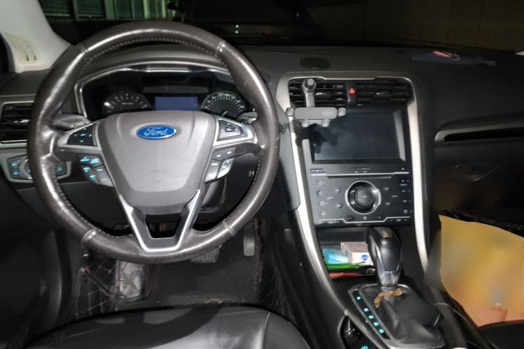 Used Ford Mondeo 2013 2.0L GTDi 200 Luxury Model Center Console