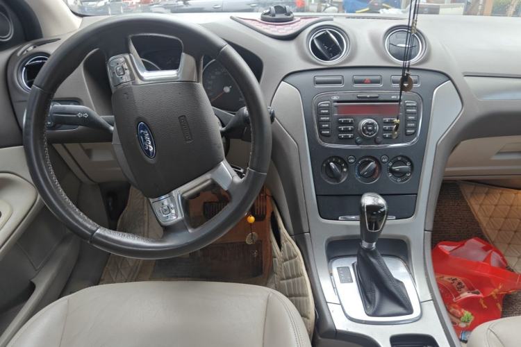 Used Ford Mondeo 2013 2.3L Fashion Edition Center Console