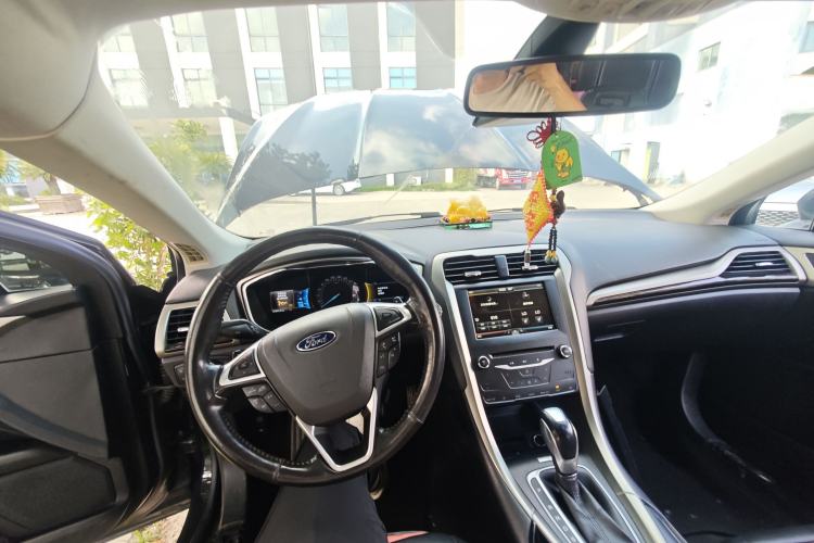 Used Ford Mondeo 2013 2.0L GTDi 200 Luxury Model Center Console