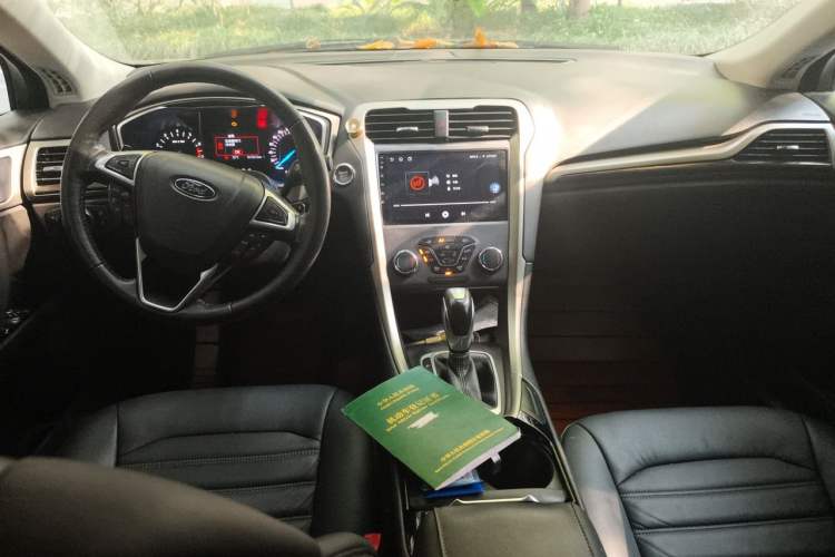 Used Ford Mondeo 2013 2.0L GTDi 200 Fashion Edition Center Console
