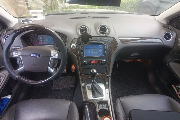 Used Ford Mondeo 2013 2.3L Luxury Model Center Console