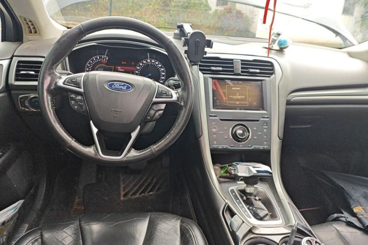 Used Ford Mondeo 2013 2.0L GTDi240 Luxury Sport Model Center Console