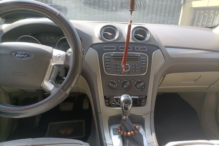 Used Ford Mondeo 2013 2.3L Fashion Edition Center Console