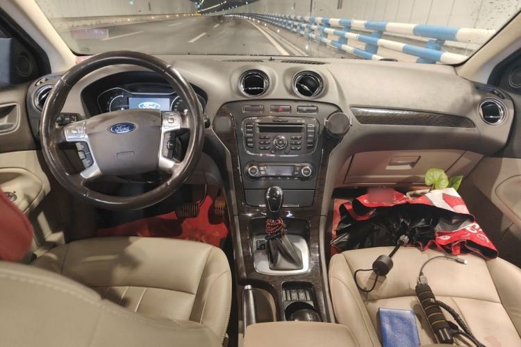 Used Ford Mondeo 2013 2.3L Luxury Model Center Console