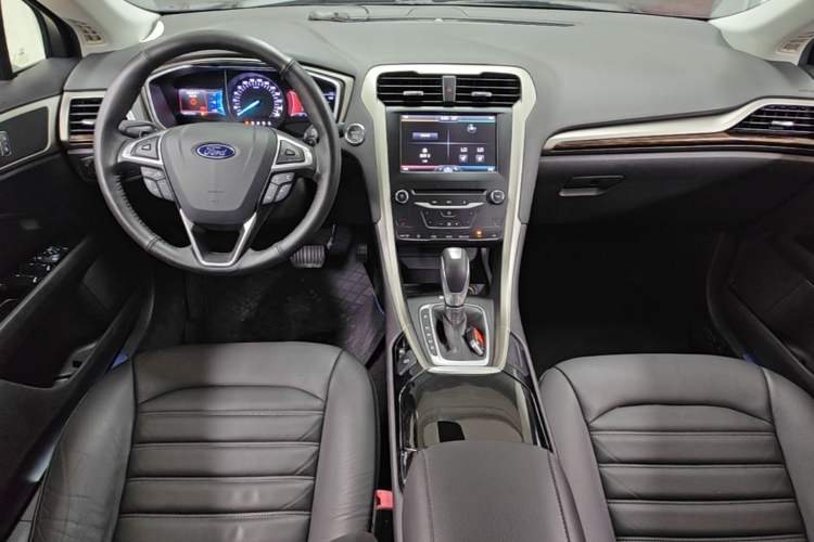 Used Ford Mondeo 2013 2.0L GTDi 200 Luxury Model Center Console