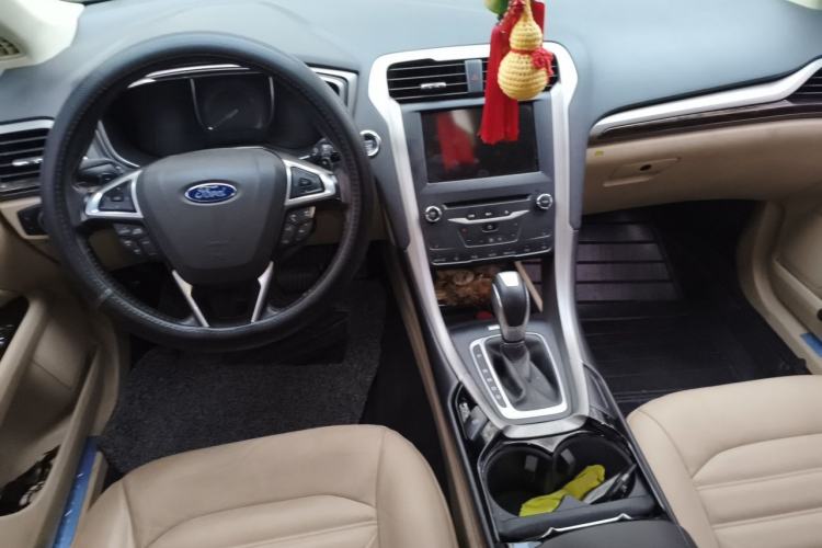 Used Ford Mondeo 2013 2.0L GTDi 200 Luxury Model Center Console