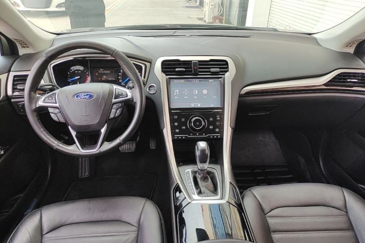 Used Ford Mondeo 2013 2.0L GTDi 200 Fashion Edition Center Console