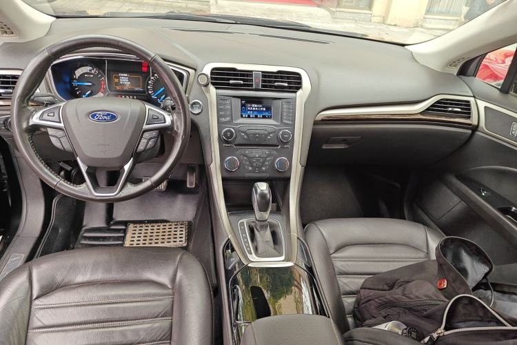 Used Ford Mondeo 2013 2.0L GTDi 200 Fashion Edition Center Console