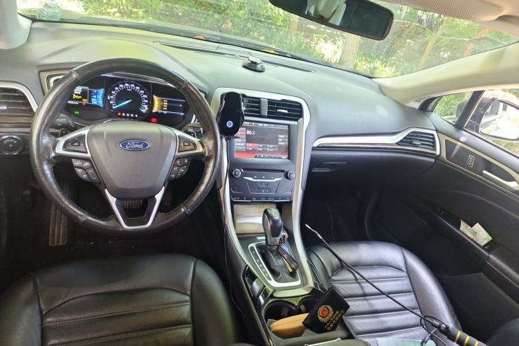 Used Ford Mondeo 2013 2.0L GTDi 200 Luxury Model Center Console