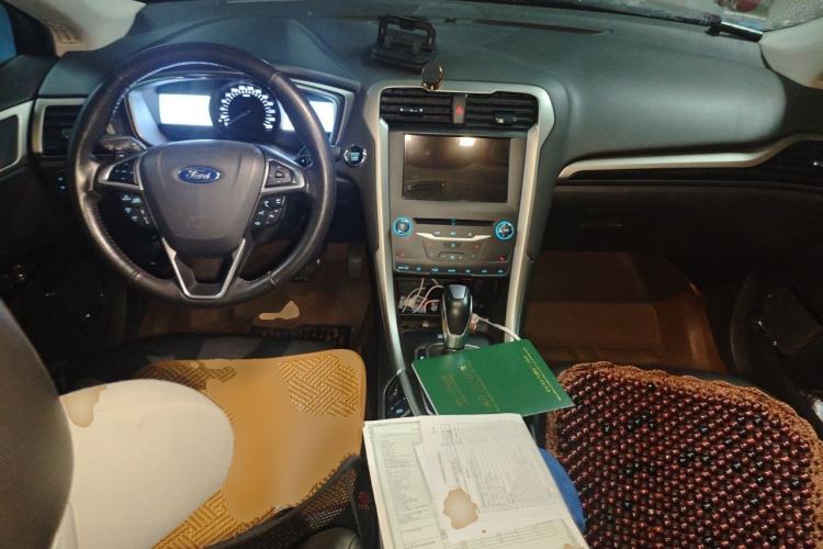 Used Ford Mondeo 2013 2.0L GTDi 200 Luxury Model Center Console