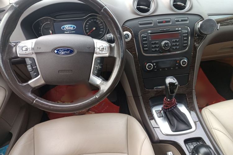 Used Ford Mondeo 2013 2.3L Luxury Model Center Console
