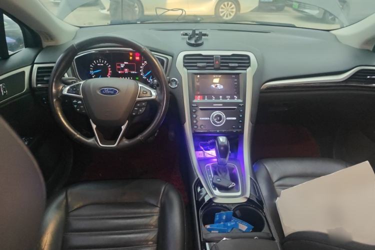 Used Ford Mondeo 2013 2.0L GTDi 200 Fashion Edition Center Console