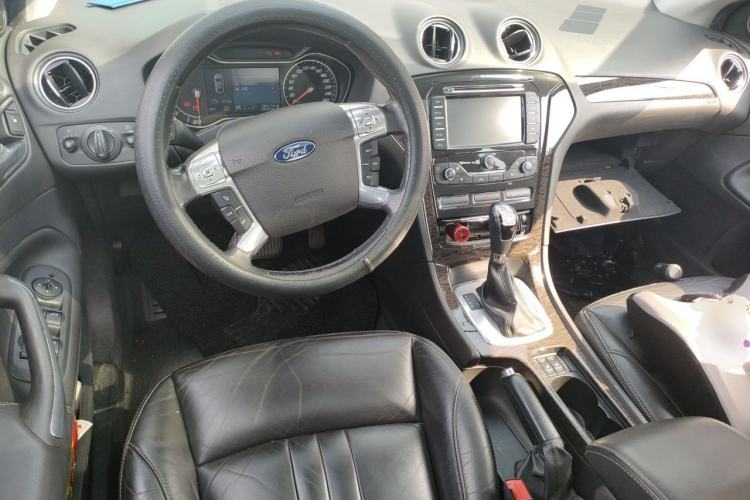 Used Ford Mondeo 2013 2.3L Luxury Model Center Console