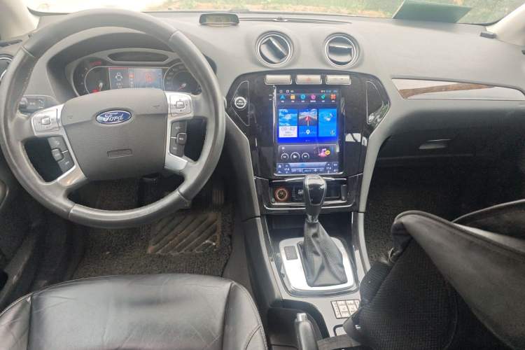 Used Ford Mondeo 2013 2.3L Fashion Edition Center Console