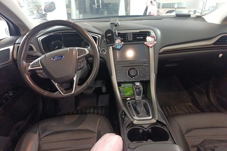 Used Ford Mondeo 2013 2.0L GTDi 200 Fashion Edition Center Console