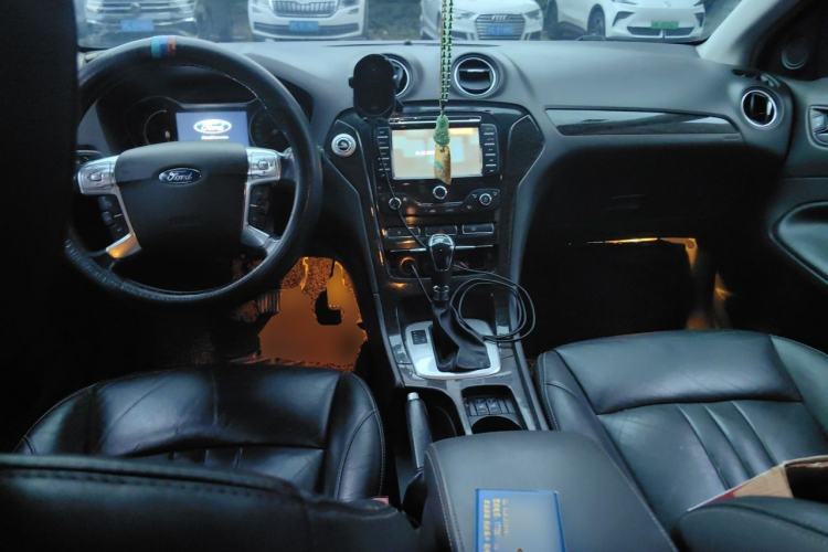 Used Ford Mondeo 2013 2.0L GTDi 200 Luxury Model Center Console