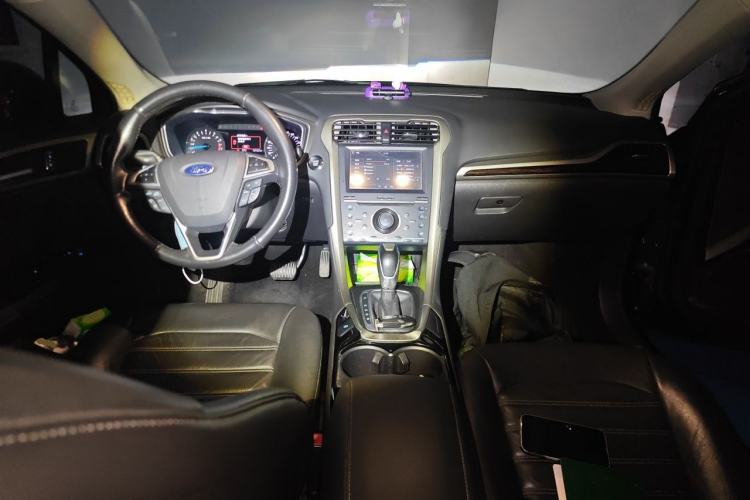 Used Ford Mondeo 2013 2.0L GTDi 200 Fashion Edition Center Console