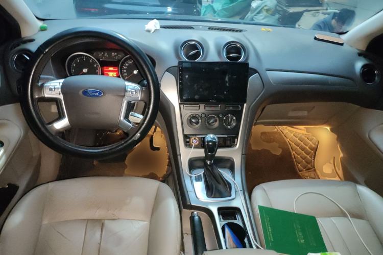 Used Ford Mondeo 2013 2.3L Fashion Edition Center Console