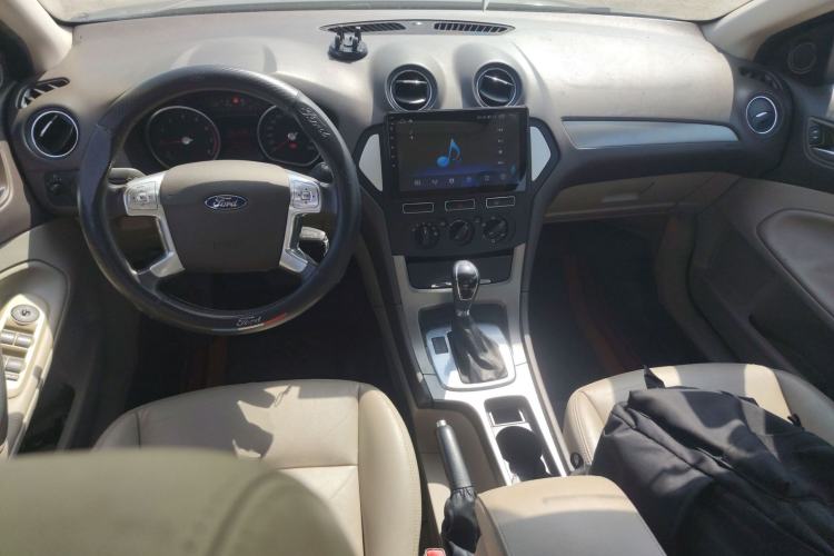 Used Ford Mondeo 2013 2.3L Fashion Edition Center Console