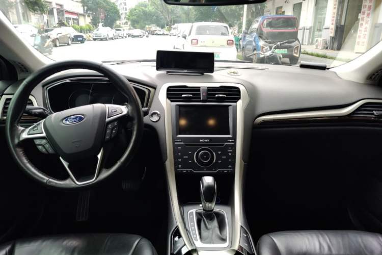 Used Ford Mondeo 2013 2.0L GTDi240 Flagship Edition Center Console
