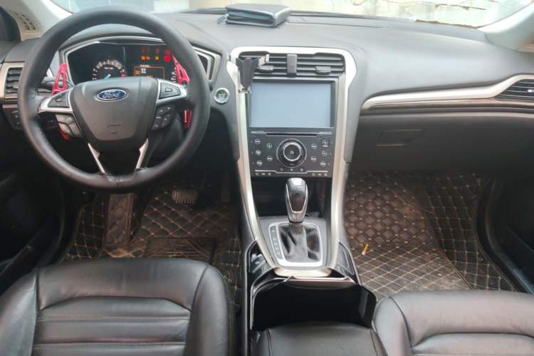 Used Ford Mondeo 2013 2.0L GTDi 200 Fashion Edition Center Console