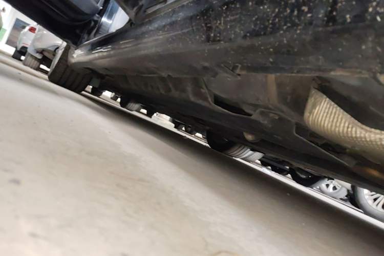 Used Ford Mondeo 2013 2.0L GTDi 200 Fashion Edition Chassis Rear Left