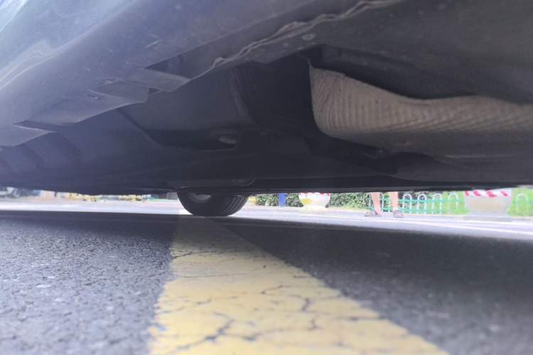 Used Ford Mondeo 2013 2.0L GTDi 200 Fashion Edition Chassis Rear Left