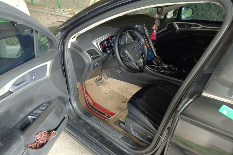 Used Ford Mondeo 2013 2.0L GTDi 200 Fashion Edition Driver Seat