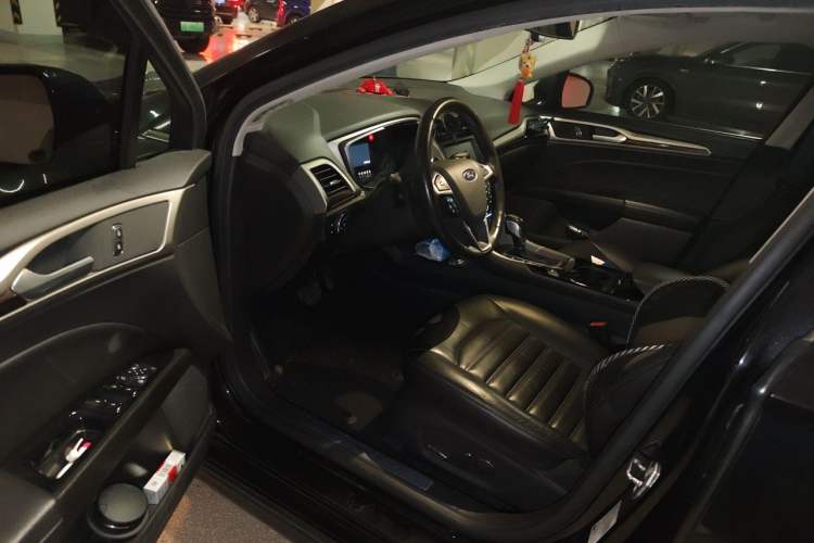 Used Ford Mondeo 2013 2.0L GTDi 200 Fashion Edition Driver Seat