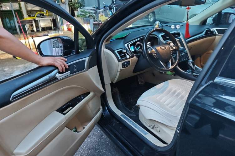Used Ford Mondeo 2013 2.0L GTDi 200 Luxury Model Driver Seat