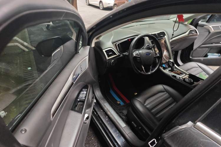 Used Ford Mondeo 2013 2.0L GTDi 200 Fashion Edition Driver Seat