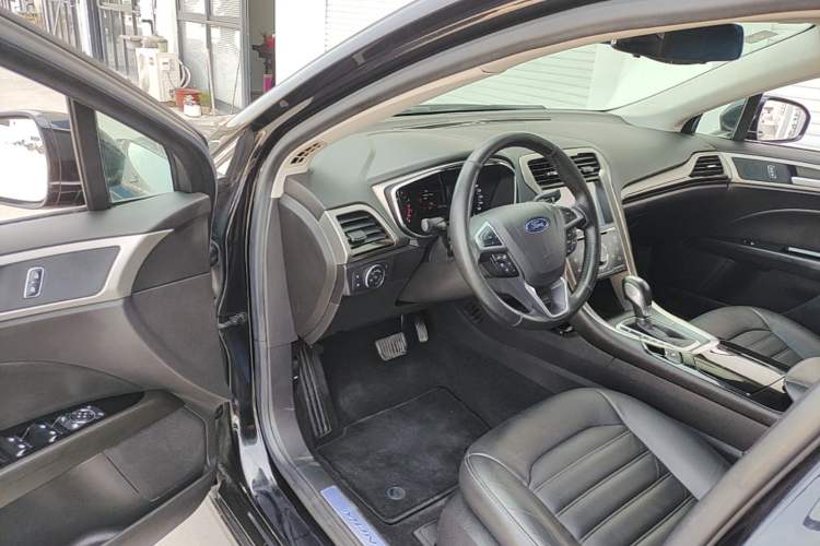 Used Ford Mondeo 2013 2.0L GTDi 200 Fashion Edition Driver Seat