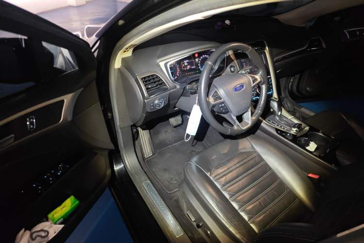 Used Ford Mondeo 2013 2.0L GTDi 200 Fashion Edition Driver Seat