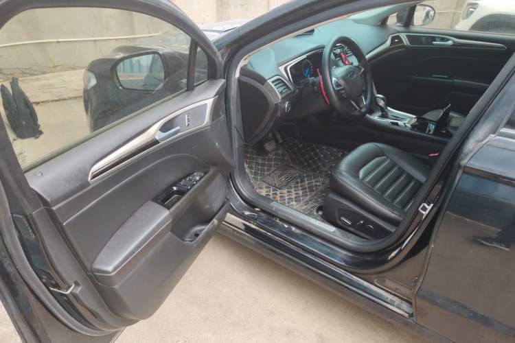 Used Ford Mondeo 2013 2.0L GTDi 200 Fashion Edition Driver Seat