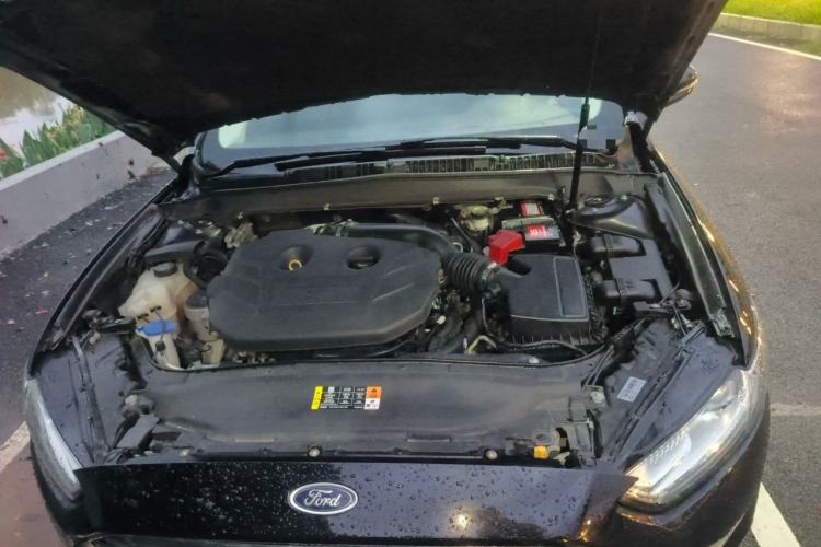 Used Ford Mondeo 2013 2.0L GTDi240 Flagship Edition Engine Bay