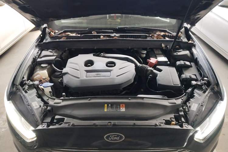 Used Ford Mondeo 2013 2.0L GTDi 200 Fashion Edition Engine Bay