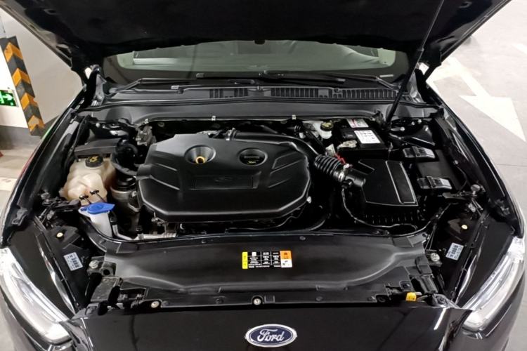 Used Ford Mondeo 2013 2.0L GTDi 200 Fashion Edition Engine Bay