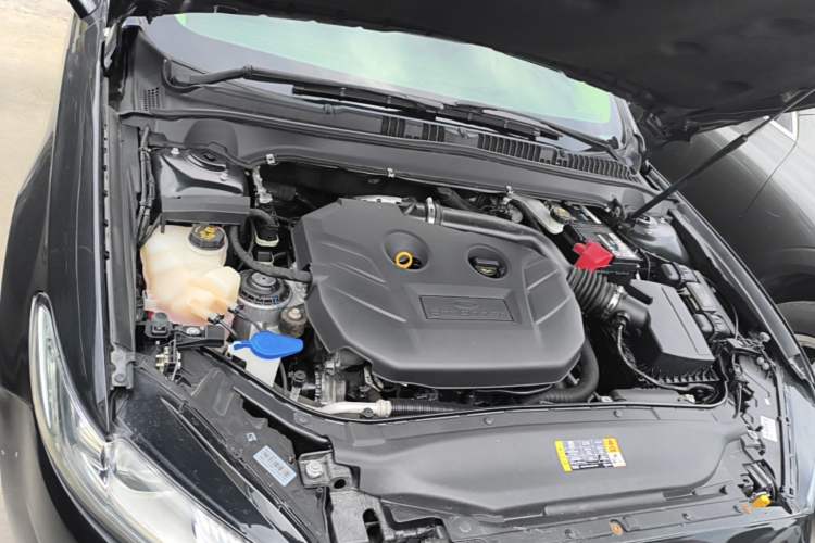 Used Ford Mondeo 2013 2.0L GTDi 200 Luxury Model Engine Bay