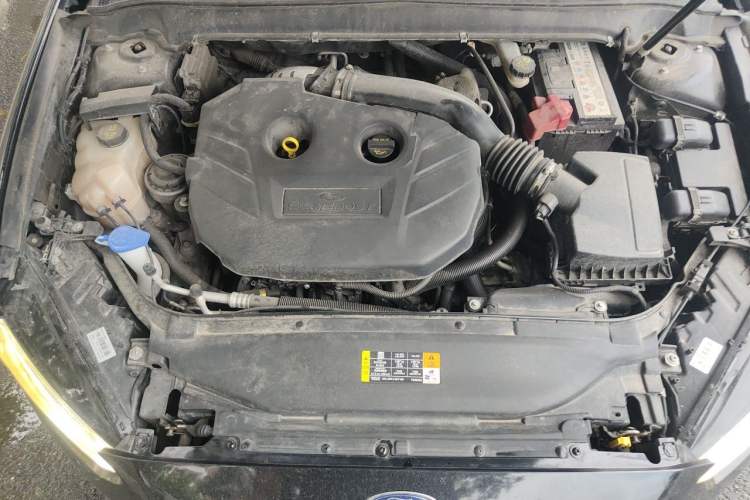Used Ford Mondeo 2013 2.0L GTDi 200 Luxury Model Engine Bay