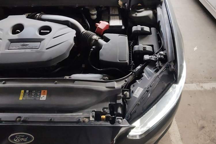 Used Ford Mondeo 2013 2.0L GTDi 200 Fashion Edition Engine Bay Left