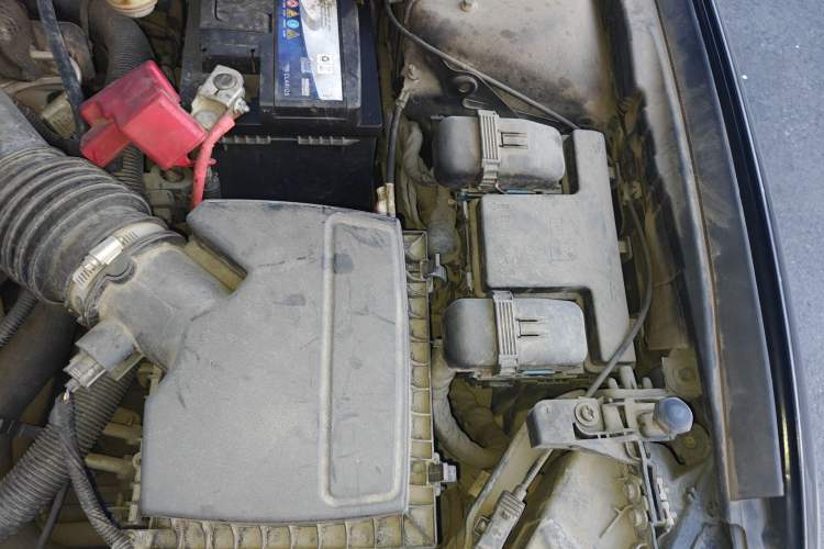 Used Ford Mondeo 2013 2.0L GTDi 200 Luxury Model Engine Bay Left