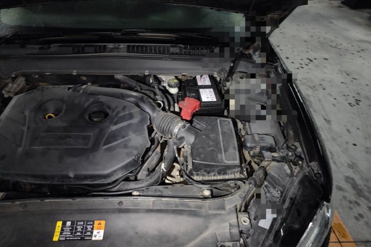 Used Ford Mondeo 2013 2.0L GTDi 200 Luxury Model Engine Bay Left
