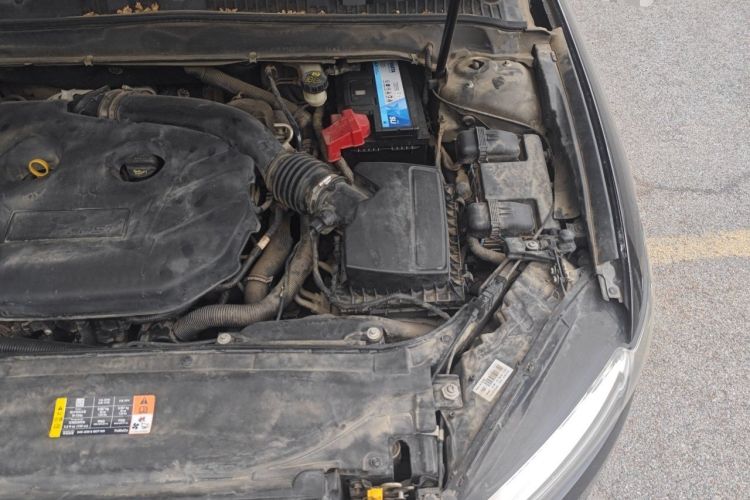 Used Ford Mondeo 2013 2.0L GTDi 200 Luxury Model Engine Bay Left