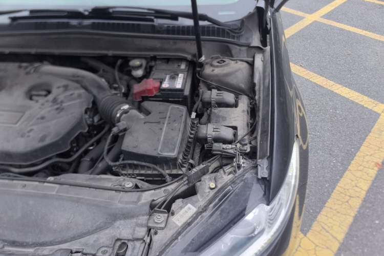 Used Ford Mondeo 2013 2.0L GTDi 200 Fashion Edition Engine Bay Left